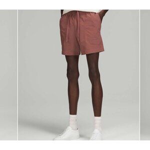 Lululemon Men Bowline shorts 8" , smoky topaz , Size M B109